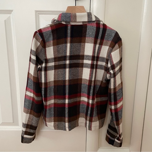 NWT Cropped Plaid Shacket Button Up Top (C by One Brand) size XS - Picture 2 of 4